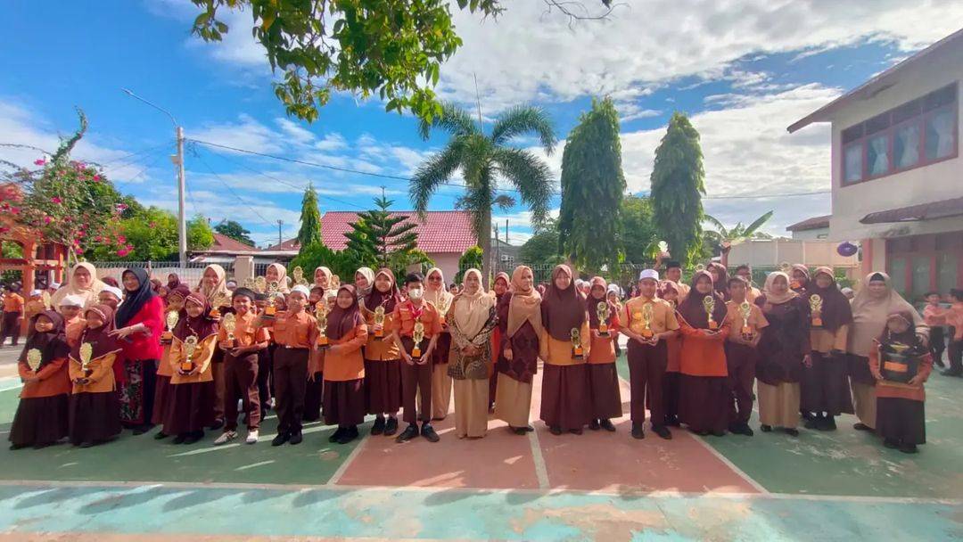 Pembagian Rapot 